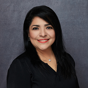 Dina Leal